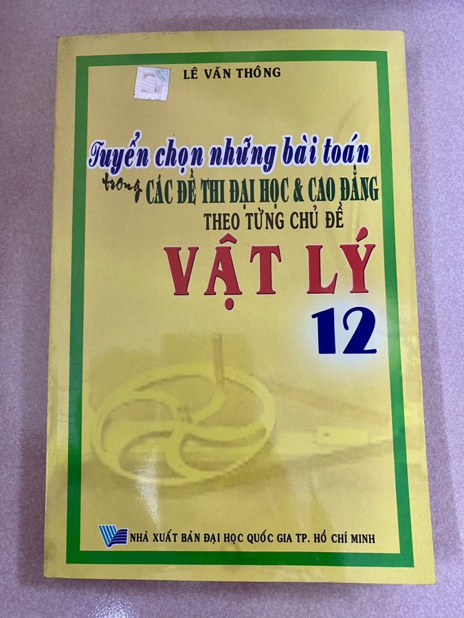 Sách Tuyển chọn những bài toán trong các đề thi đại học & cao đẳng Vật Lý 12, tác giả Lê Văn Thông
